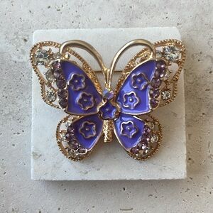 Gold tone  purple crystal   butterfly 🦋 brooch